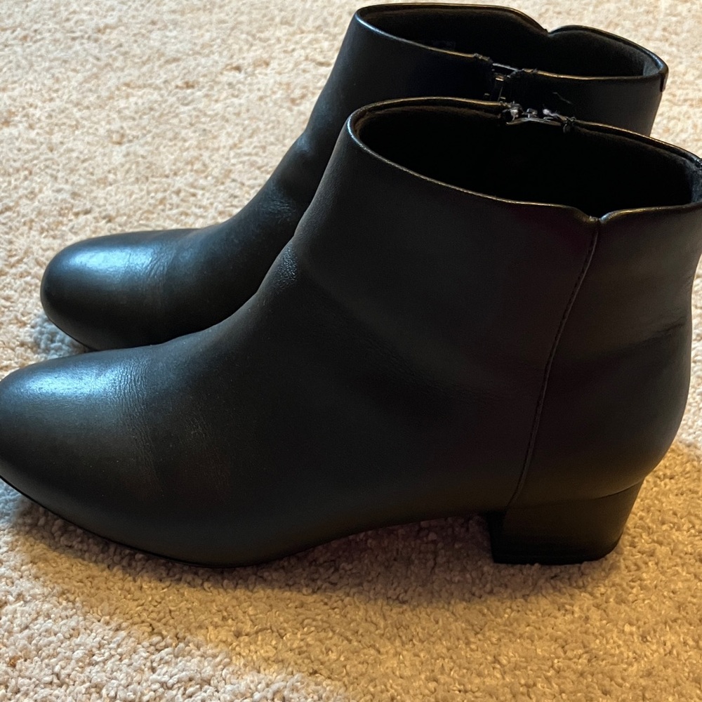 Clarks Ultimate Comfort Collection 7.5 Low Heel Zipper Boots Black - Picture 4 of 9